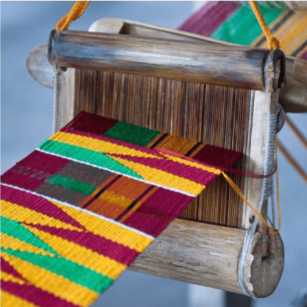 Tissage traditionnel — étoffe aux motifs géométriques
